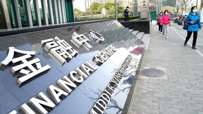 Economia chinesa cai 6,8% no primeiro trimestre devido ao impacto do vírus
