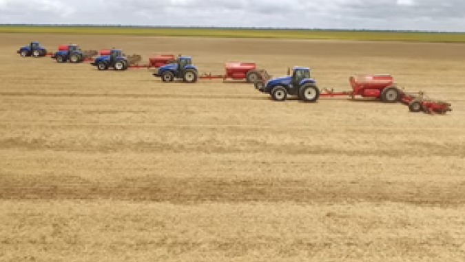 Vendas de máquinas rodoviárias têm alta de 12,8% no primeiro quadrimestre. Agrícolas recuam 11,6%