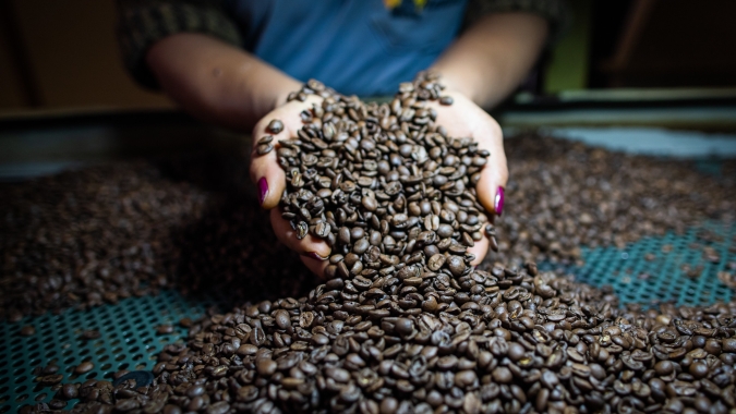 Nova York abre mais um dia pressionada e café chega a 145 cents/lbp