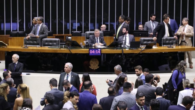 Câmara aprova regime de urgência para projeto de lei sobre invasões a propriedades rurais
