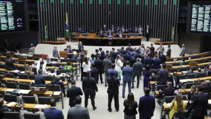 Câmara aprova impedimento aos ocupantes e invasores de propriedades de receberem benefícios do Estado