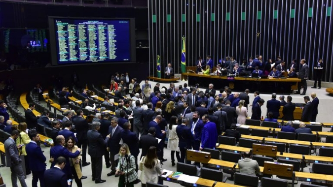 Câmara aprova regime de urgência para projeto de pacote fiscal