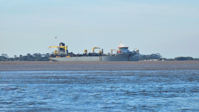 Inicia-se dragagem de trecho do canal de acesso ao Porto do Rio Grande (RS)
