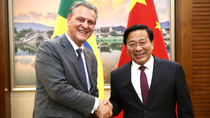 Ministro Fávaro se reúne com autoridades agrícolas na China