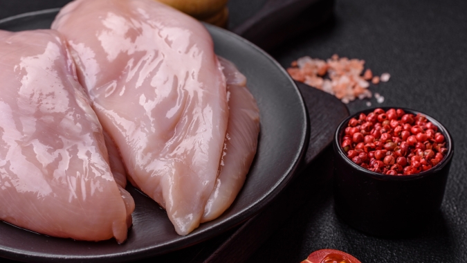 Brasil pode ampliar exportações de carne de frango em 0,5% em 2025 após reversão de embargos, diz ABPA