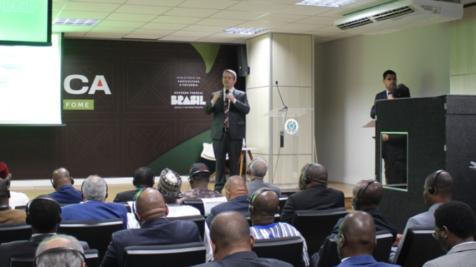 Representantes de países africanos participam de reunião no Mapa para conhecer atuação das secretarias do Ministério
