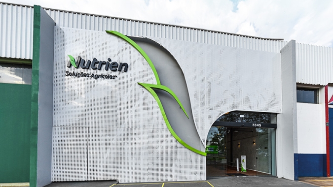 Nutrien segue plano de expansão de fertilizantes, apesar de menor demanda de agricultores