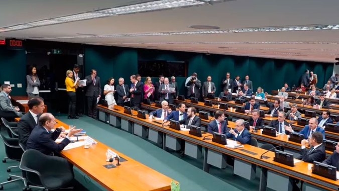 Governo fixa meta de déficit primário de R$ 170,5 bi para 2022 e vê ao menos 11 anos de contas no vermelho