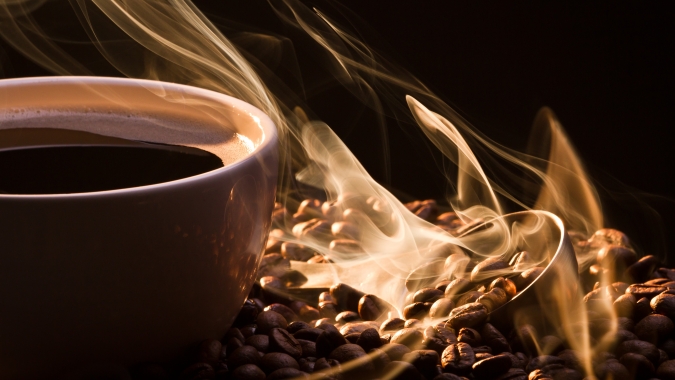Café abre a 5ª feira em queda nas bolsas e mercado acompanha clima