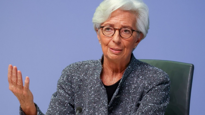 Inflação na zona do euro está muito alta, mas elevação de juros depende de dados, diz Lagarde
