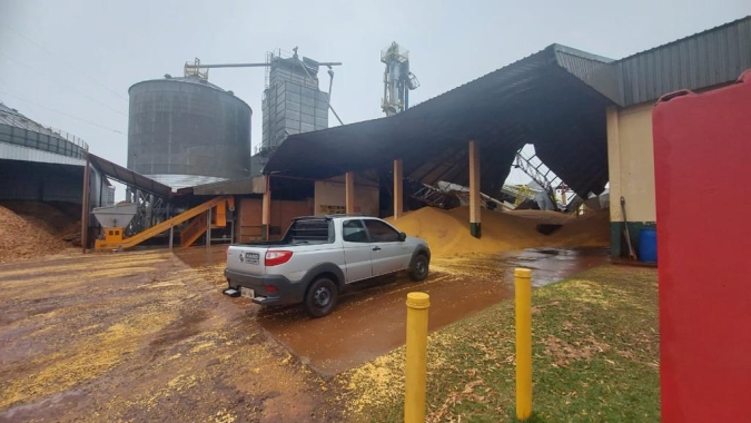Chuva e ventania atingem armazenamento de grãos e prejuízos podem chegar a R$ 5 milhões no MS