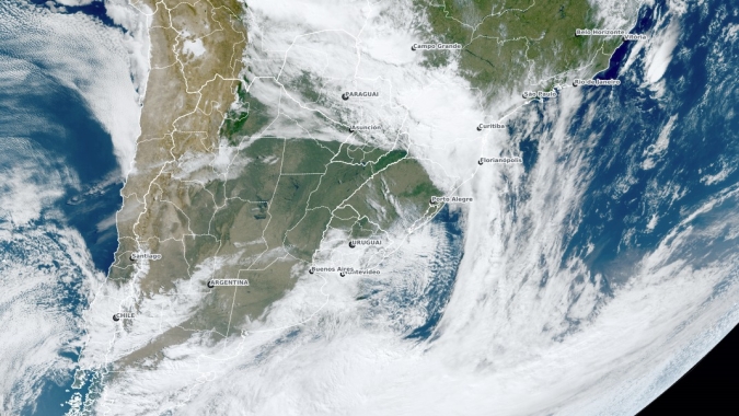 Ciclone-bomba provoca tornado, ventos acima de 100 km/h e suspensão de aulas em estados do Sul e Sudeste