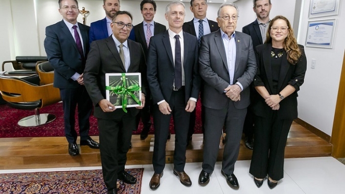 Presidente da CNA recebe representantes da CropLife