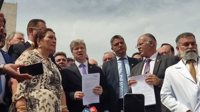 Contra o poder do STF, oposição resgata PEC do fim do foro privilegiado