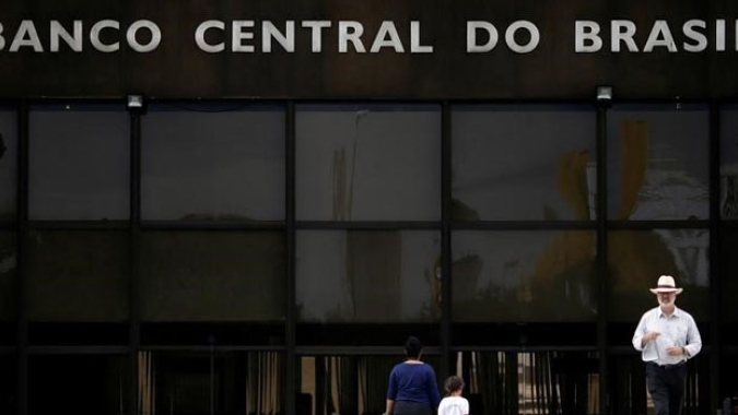 BC deve manter Selic em 13,75% no próximo Copom à espera de evidência clara de desinflação, dizem economistas