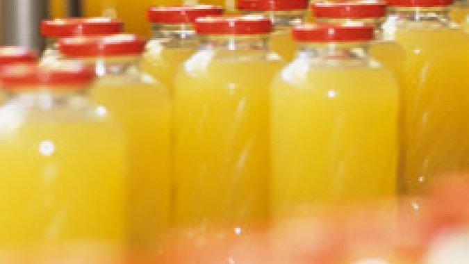 Exportações de suco de laranja caem 26% ante aumento de 43% na receita em meio a preocupação com demanda