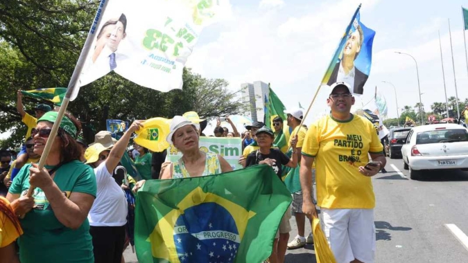 Bolsonaristas fazem atos contra medidas de restrição em pelo menos 4 Estados