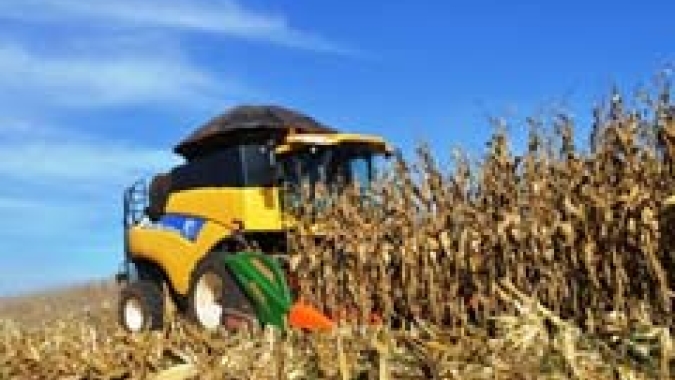 Vendas de colheitadeiras no Brasil recuam quase 50% em fevereiro, diz Fenabrave