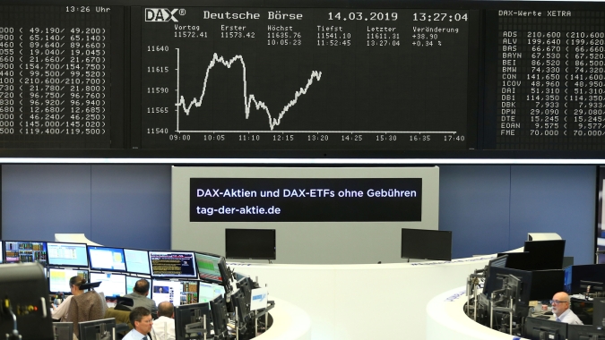 Ações europeias sobem com automóveis liderando ganhos; bancos expostos à Turquia têm queda