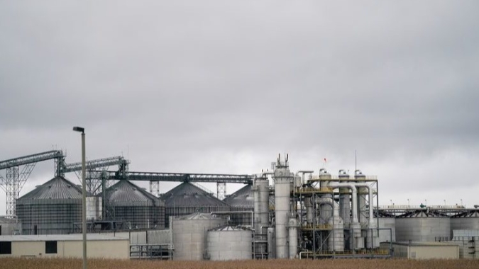 Grupos de biocombustíveis dos EUA pedem EPA para conter renúncias de refinaria de petróleo, apesar da decisão