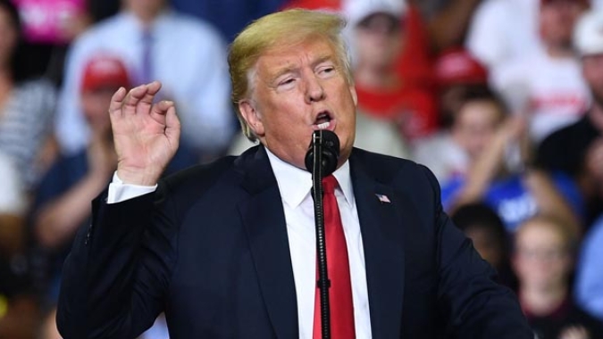 Trump diz que navios iranianos de "ataque rápido" que se aproximarem do bloqueio dos EUA serão eliminados
