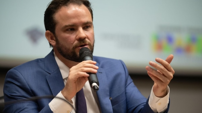 Governo ampliará bloqueio de despesas de ministérios, diz Durigan