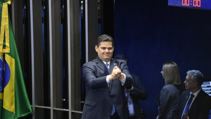Alcolumbre é eleito presidente do Senado com promessa de defender prerrogativas da Casa