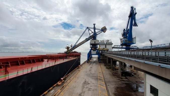 Exportações da China desaceleram em maio, deflação se aprofunda em meio a tarifas