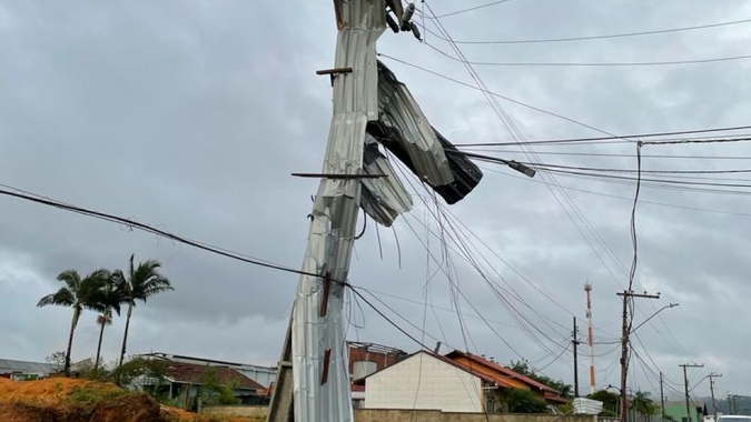 Defesa Civil de Santa Catarina confirma ocorrência de tornado no Médio Vale do Itajaí