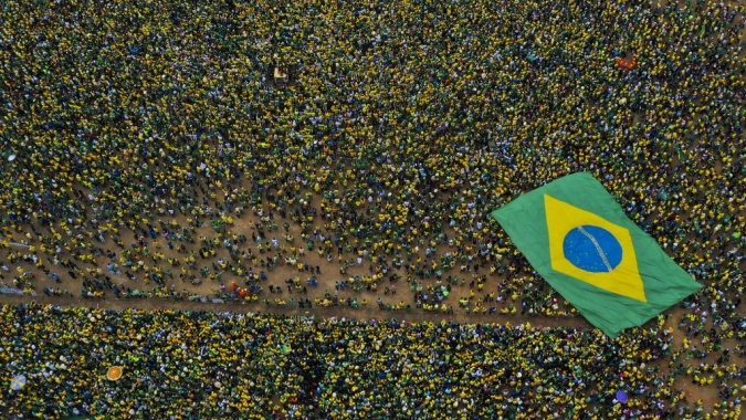 Desfile em comemoração ao Bicentenário reúne multidão na Esplanada; Bolsonaro seguiu para RJ