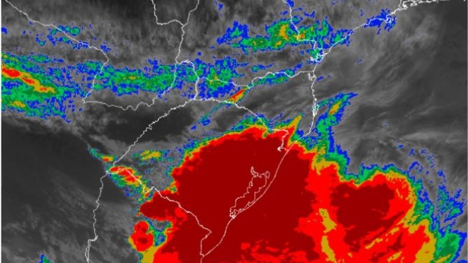 Semana começa com retorno de chuva volumosa no Sul do BR; Inmet alerta para ventania e granizo