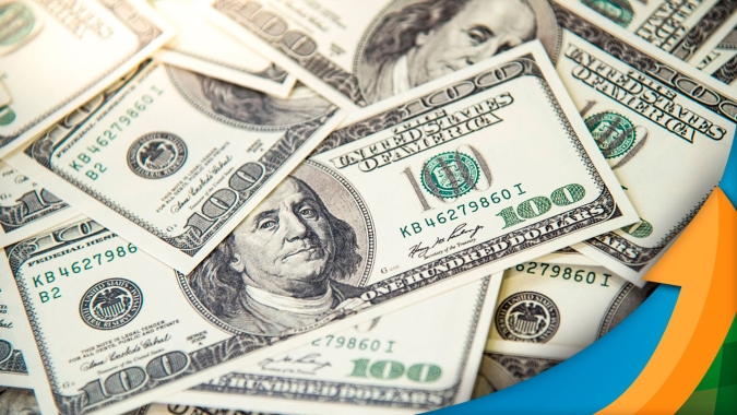 Dólar deve manter volatilidade muito intensa e fechar 2021 perto dos R$ 5,00, afirma economista