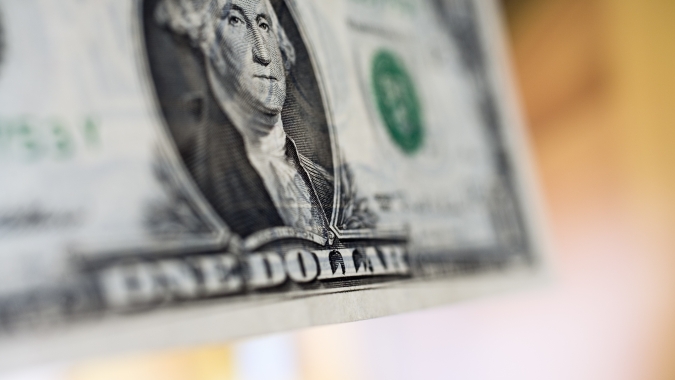 Dólar sobe acima de R$ 5,03 com tensão no Oriente Médio e novas preocupações sobre tarifas dos EUA