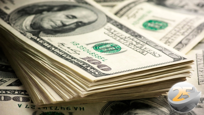 Dólar tem leve alta ante real com cautela internacional e tensão política doméstica