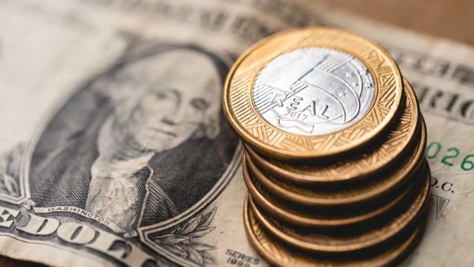 Dólar na beirada dos R$ 4,80. Petróleo vai, petróleo vem, e sempre puxa tudo