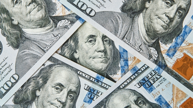 Dólar fecha estável no Brasil com foco no fiscal e no exterior