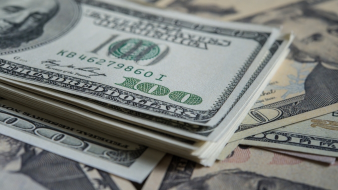 Dólar fecha perto da estabilidade no Brasil em dia de IPCA-15 e inflação nos EUA