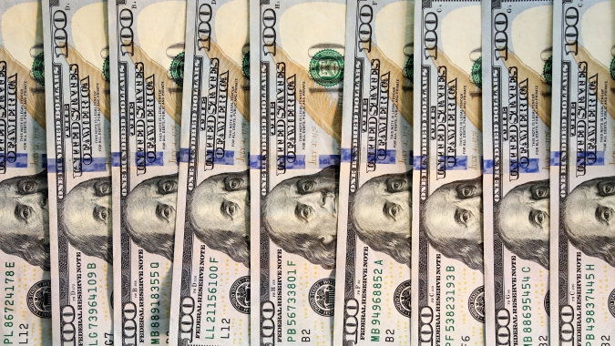 Dólar cai ante real após dados reforçarem perspectiva de corte de juros nos EUA