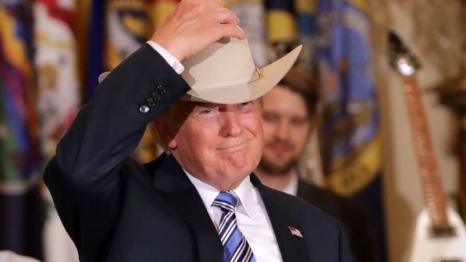 Com nova safra  batendo à porta e déficit comercial agrícola, produtores americanos temem impactos das tarifas de Trump