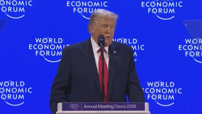 Trump adverte Carney em Davos e diz que Canadá deveria ser "grato"