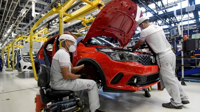 Indústria lidera abertura de vagas; saldo líquido é positivo em 313.564