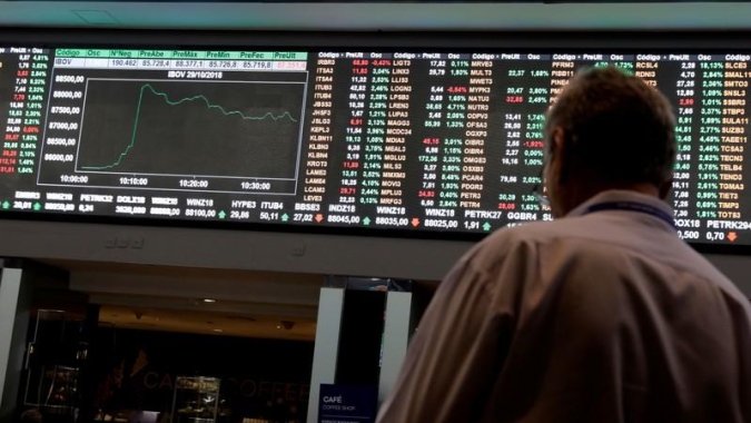 Ibovespa se realinha a NY após feriado e fecha semana no vermelho