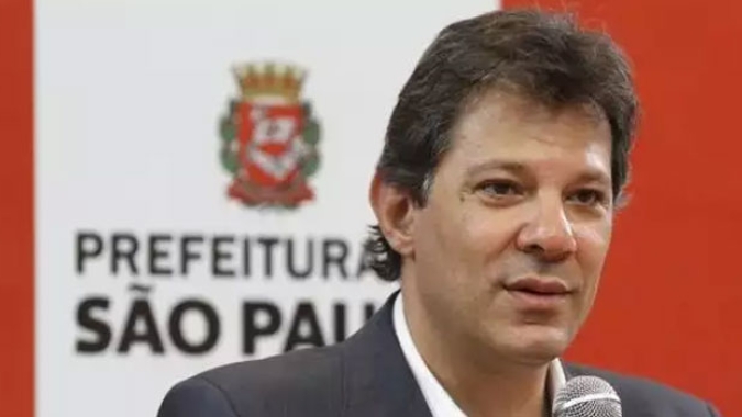 Haddad diz que sugeriu a Lula indicação do presidente do BC em agosto ou setembro após conversa com Campos Neto