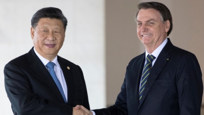 Bolsonaro nega estremecimento com China e diz que insumos enfrentam atraso burocrático