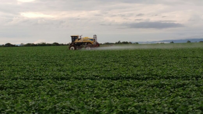 Bayer e Senar Goiás firmam parceria para treinamentos itinerantes de boas práticas de pulverização