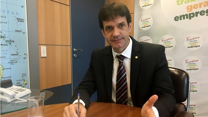 Bolsonaro demite ministro do Turismo, diz fonte