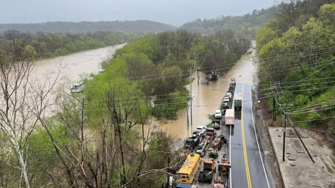 Kentucky informa 2 mortos após enchentes,  além de dezenas em outras partes dos EUA