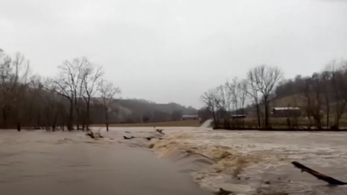 Inundações em Kentucky (EUA) matam oito pessoas, resgates aquáticos continuam