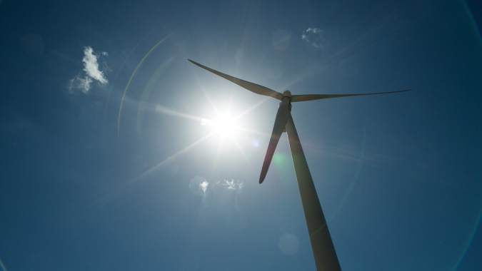 Cortes na geração solar e eólica chegam a 400 mil horas em 2024, aponta consultoria Volt Robotics