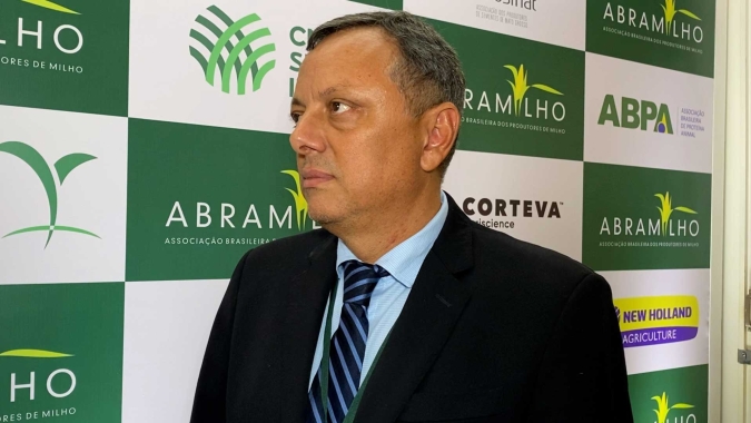 Armazéns cheios de soja e falta de espaço para milho é o que pressiona o mercado, aponta consultor